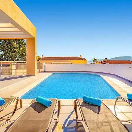 Pomera Dos By Βίλα